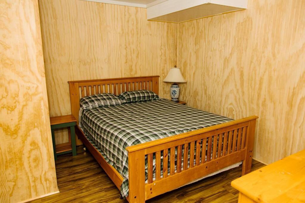 Dingle Run Lodge At Sir Sam'S Haliburton Exterior foto