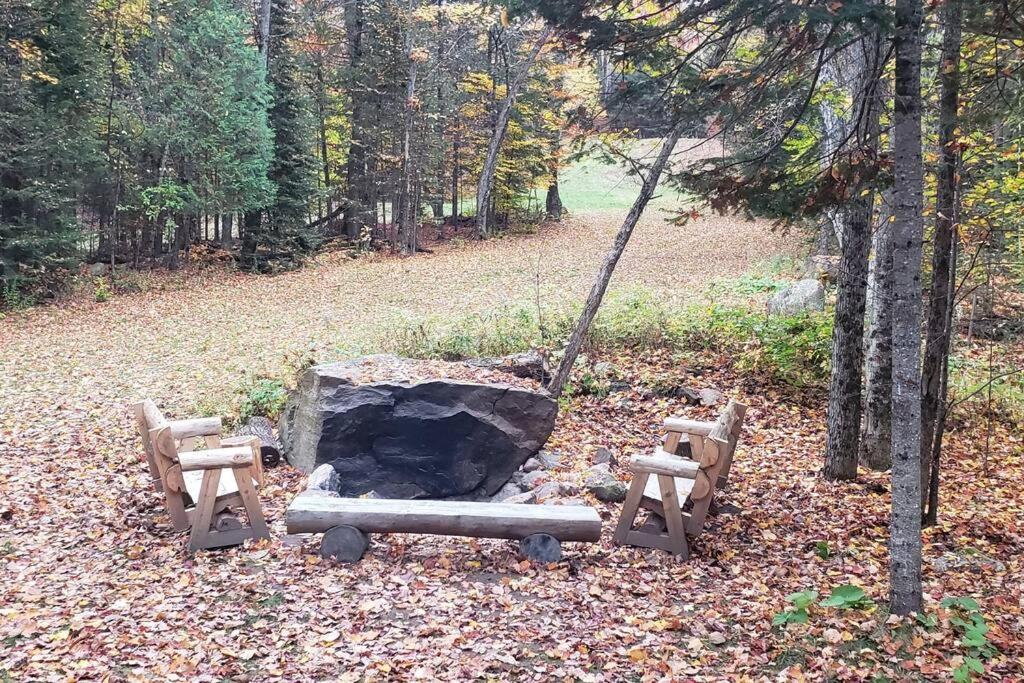 Dingle Run Lodge At Sir Sam'S Haliburton Exterior foto